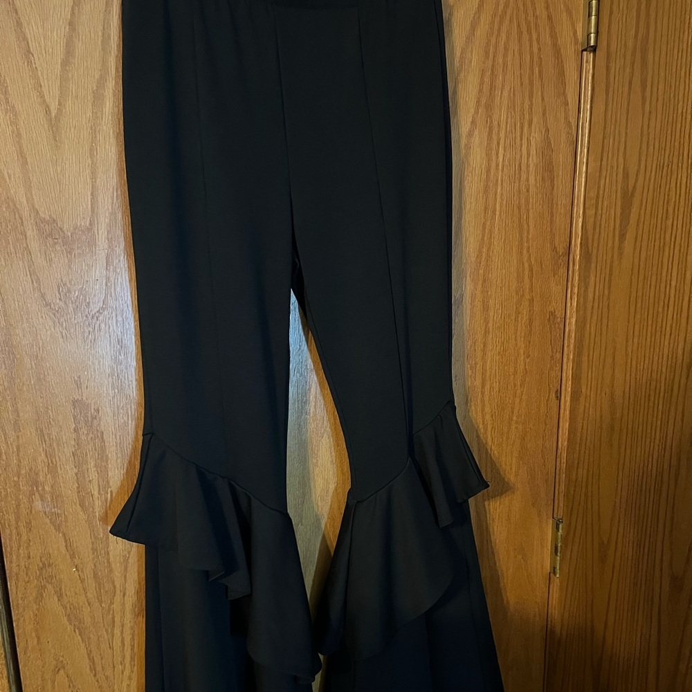 BLACK RUFFLE PANTS